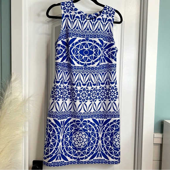 Just . . .Taylor Royal Blue and White Geometric Print Sleeveless Dress. Size 8. - Picture 2 of 13